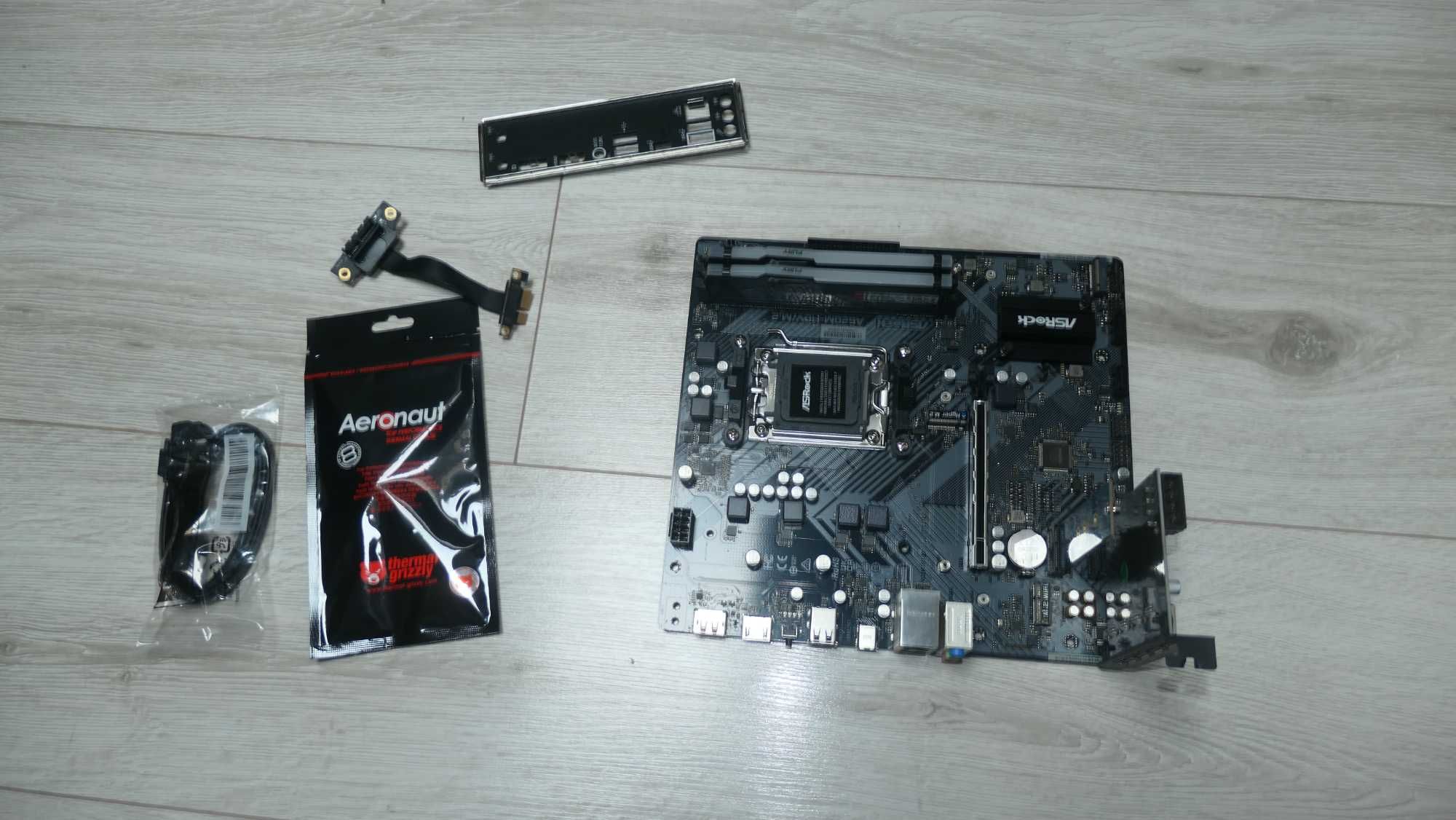 Zestaw Płyta ASRock A620M-HDV/M.2 pamięć DDR5 5600 2x32GB CL40 gratisy