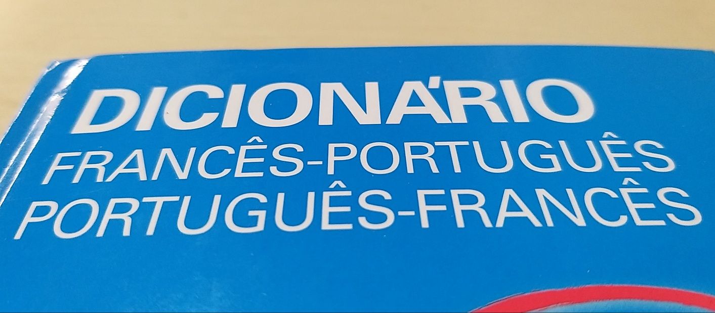 Dicionário académico.