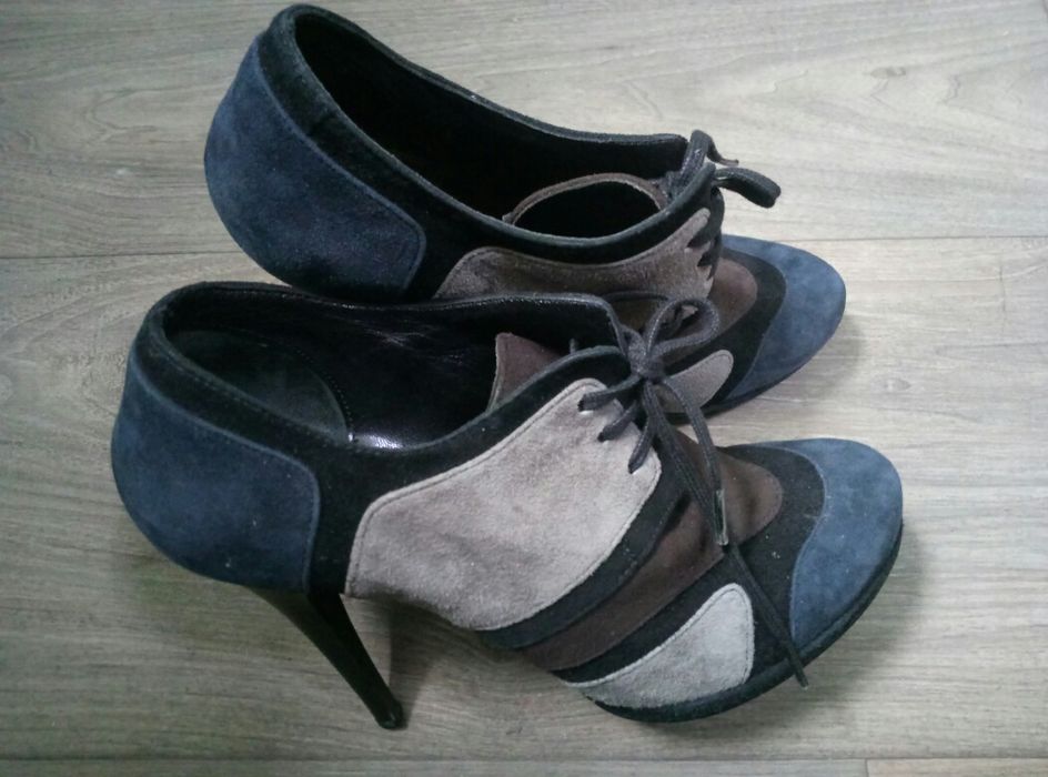 Отдам в хорошие руки отличные ботильоны на маленькую дамскую ножку!