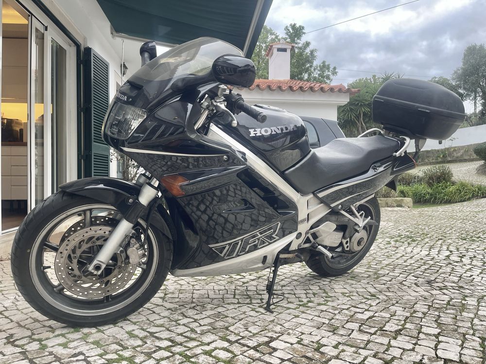 Honda VFR 750 em bom estada geral