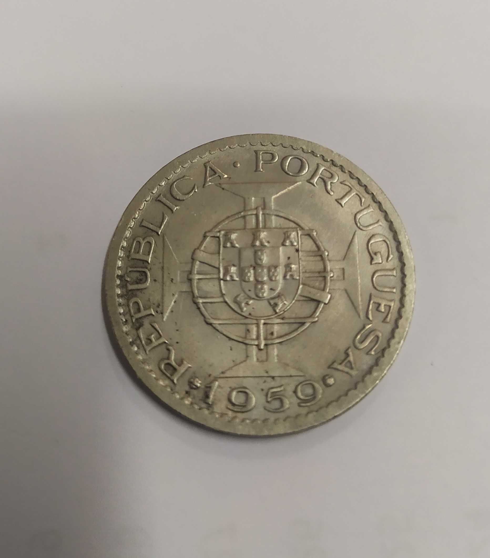 Moeda 1 tanga 1947 escudo  Índia Macau 10 avos 1993  pataca Timor