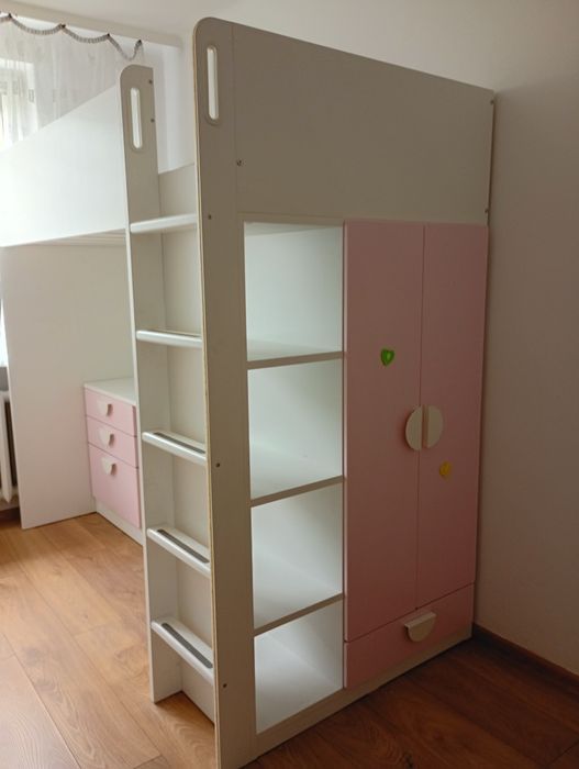 Lóżko  Ikea piętrowe z biurkiem rozmowa przez telefon płatność gotówką
