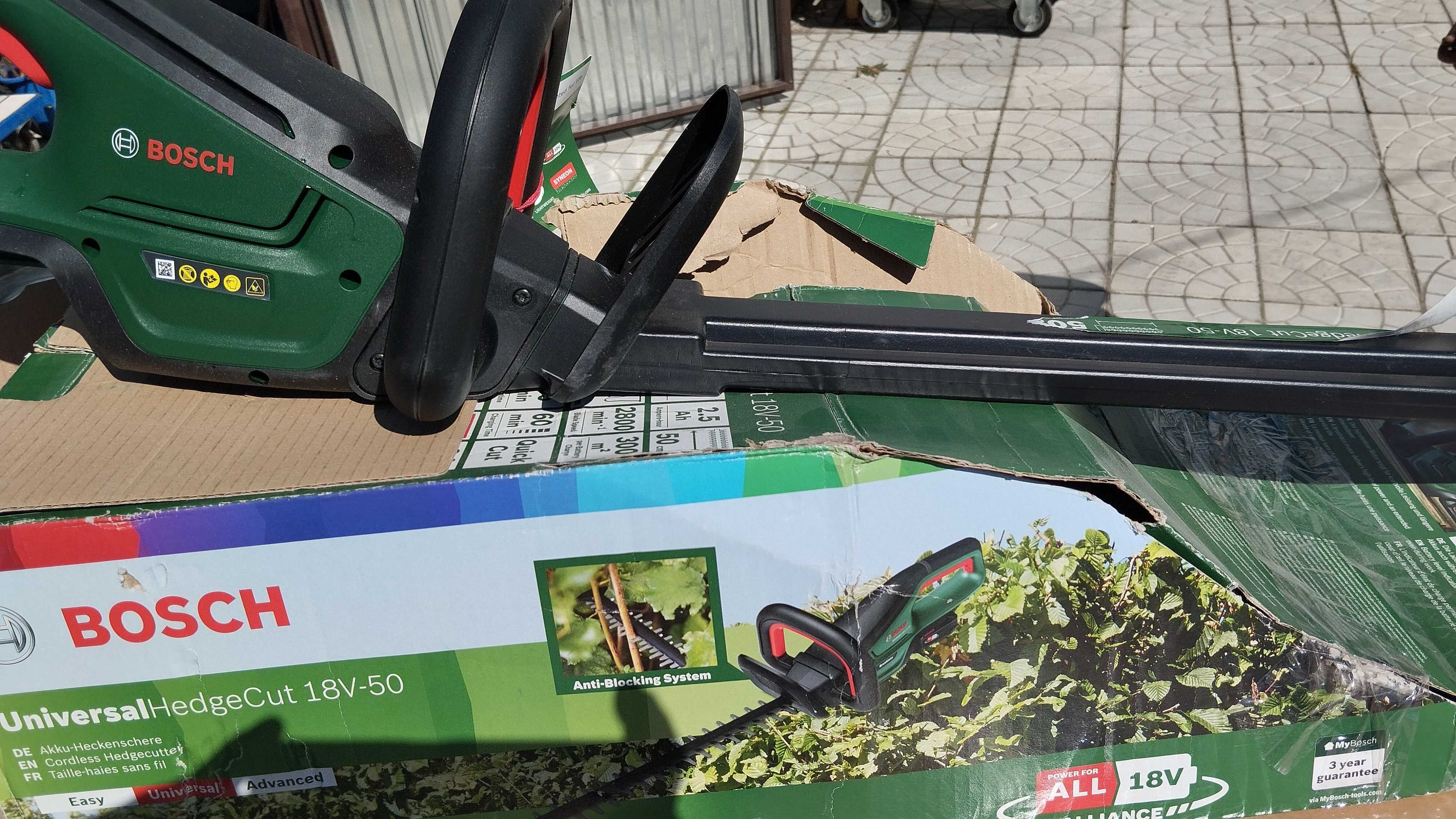 #11.01 Nożyce do żywopłotów Bosch UniversalHedgeCut 18V-50