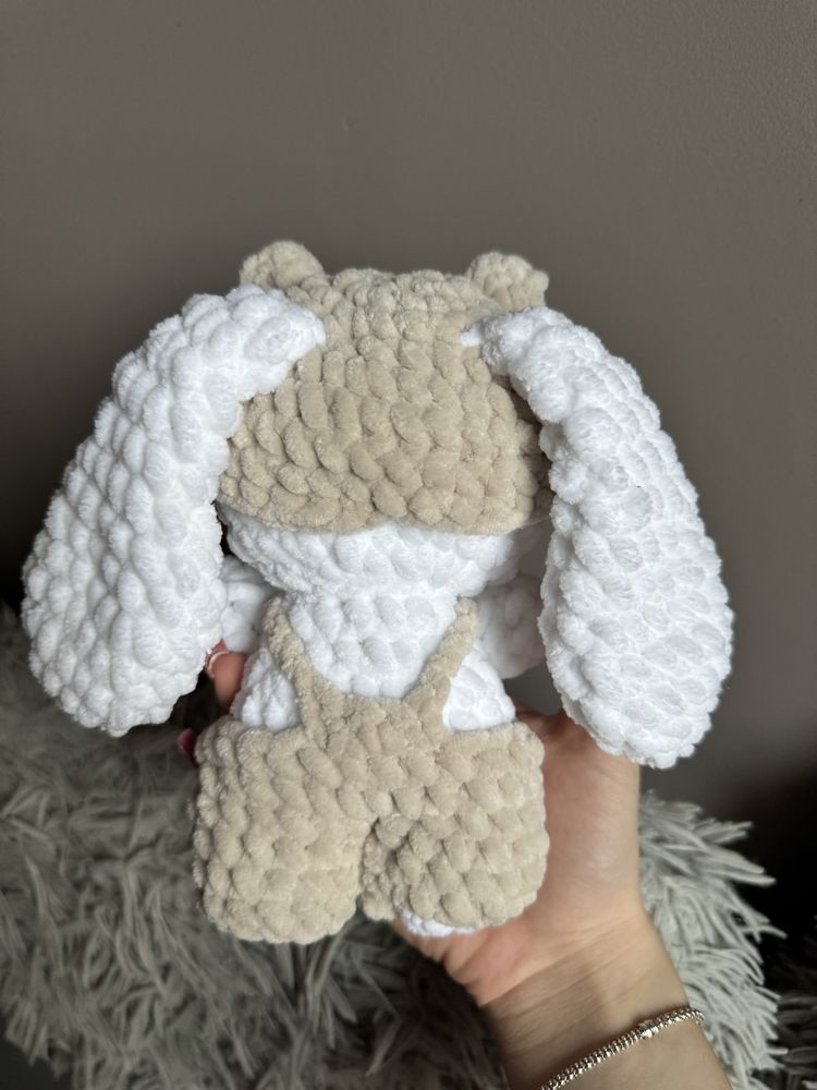 Króliczek, królik w ubranku robiony ręcznie na szydełku Handmade
