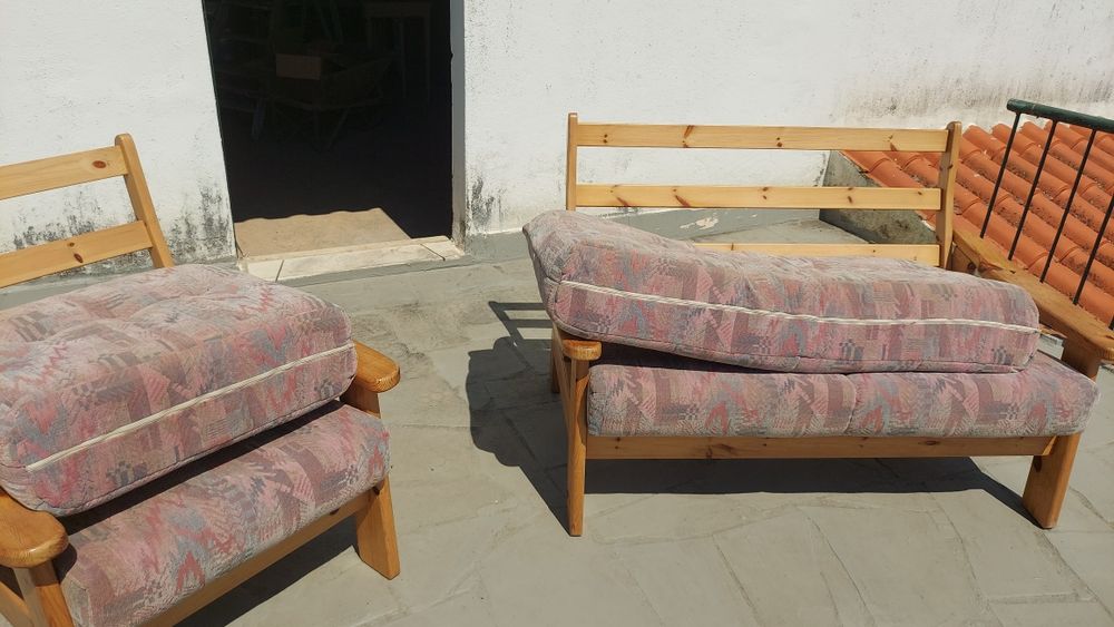 Conjunto de sofás em pinho maciço