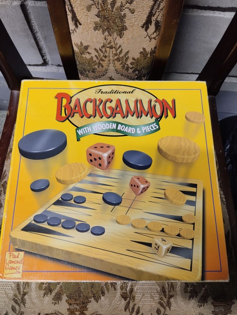 drewniana gra Backgammon