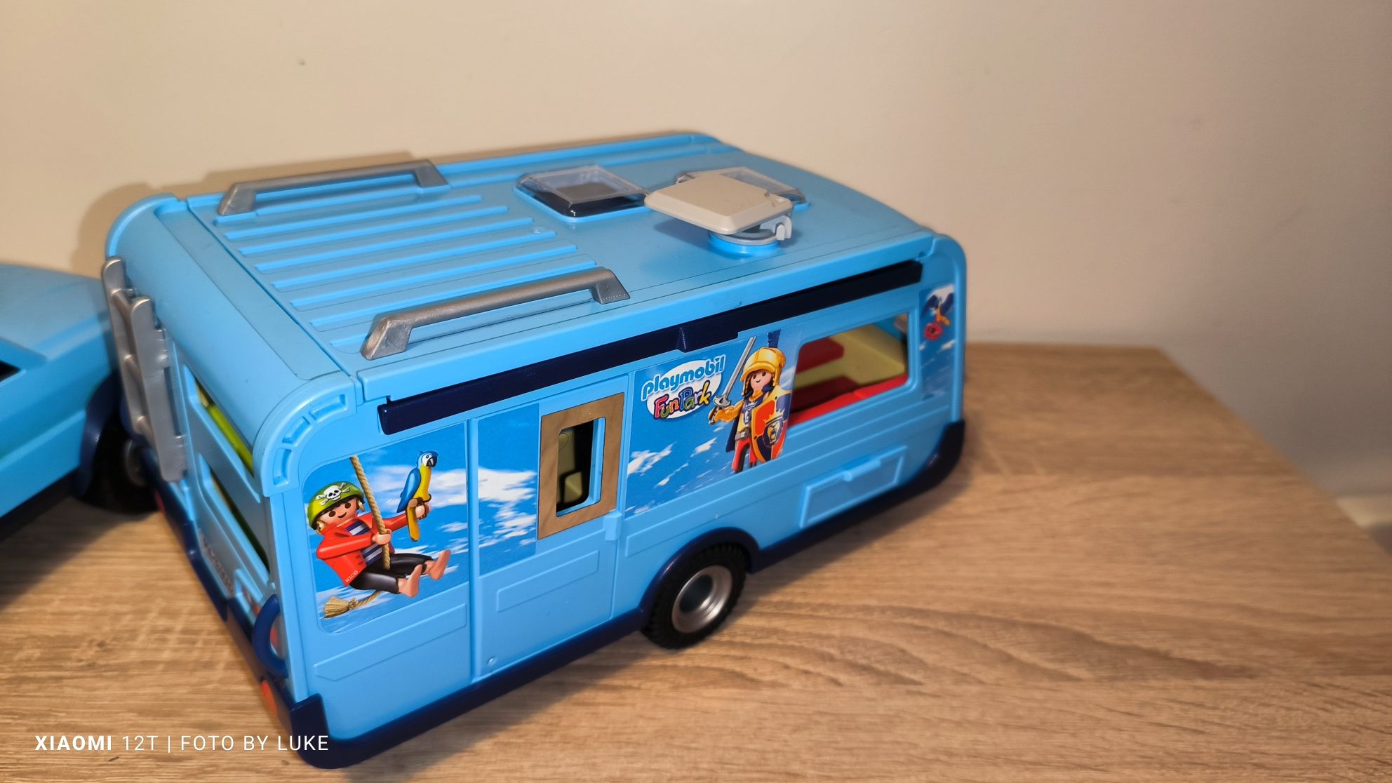 Playmobil zestaw 9502 samochód pickup z przyczepa kempingowa