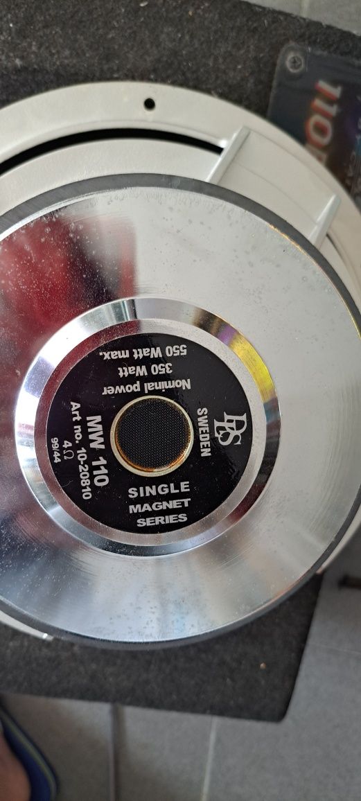 Subwoffer DLS 350W RMS para carro