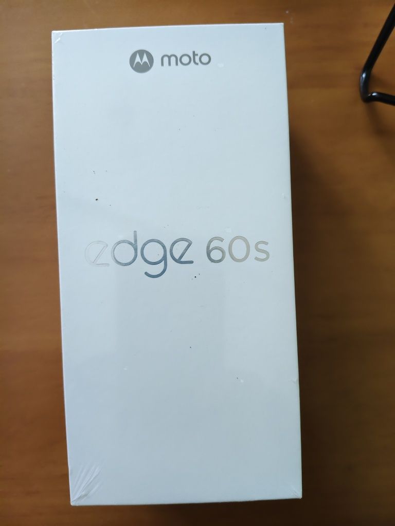 Продам  Motorola moto edge 60s 12/256 темно-синий