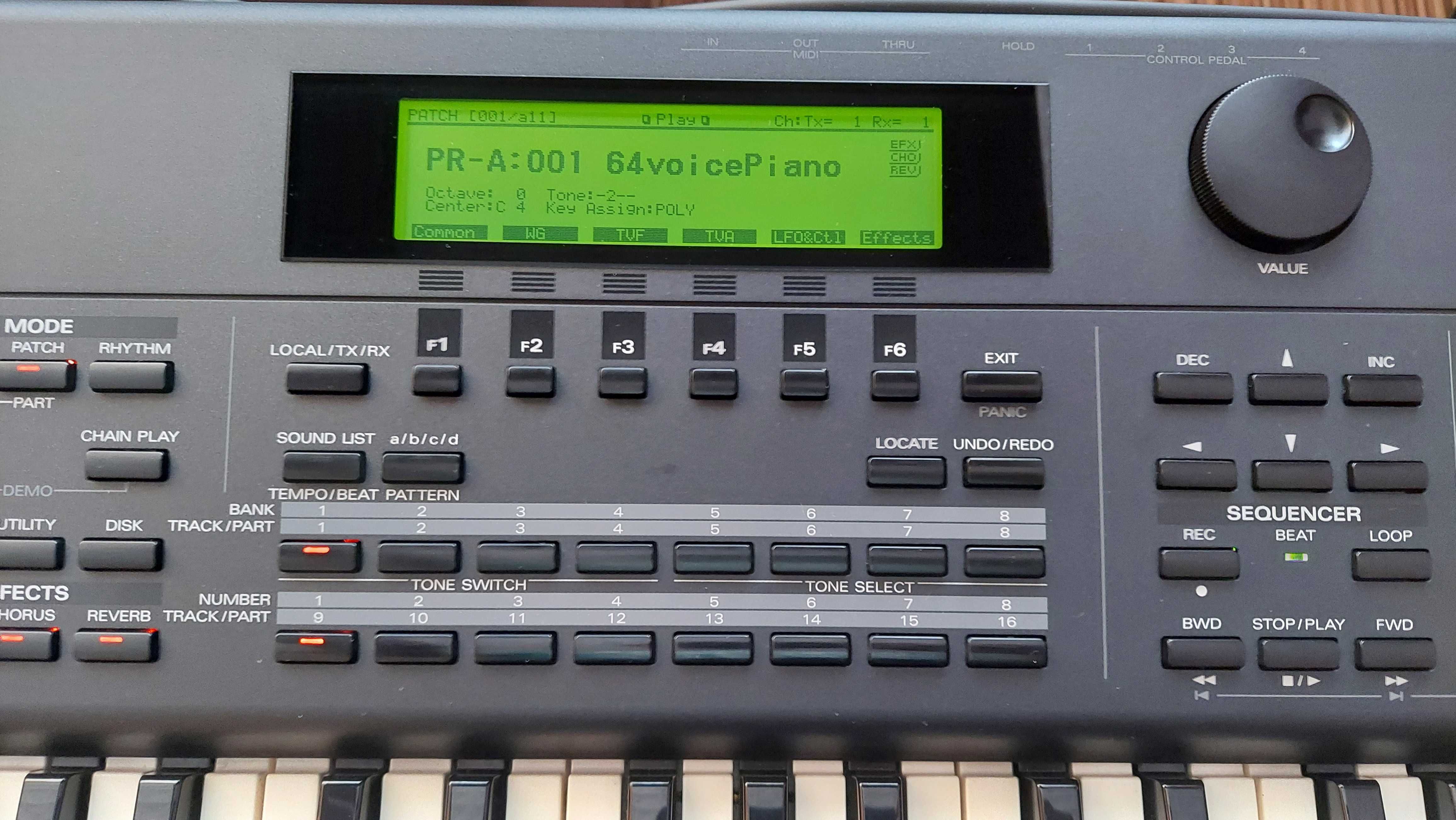 Roland XP-60 syntezator - stan idealny + case