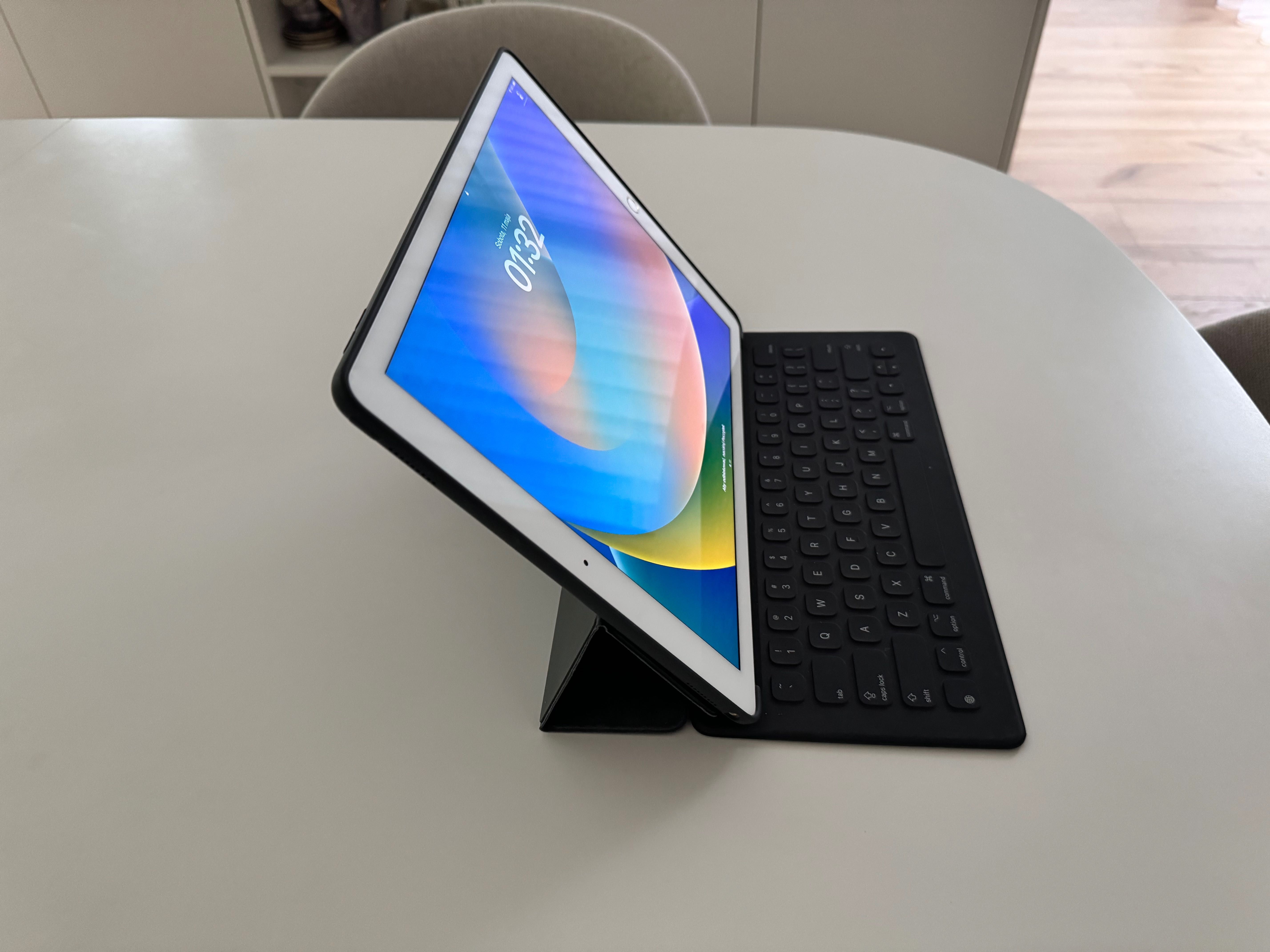 iPad Pro 12,9 32 GB  z etui i klawiaturą Apple + Pencil  w super cenie