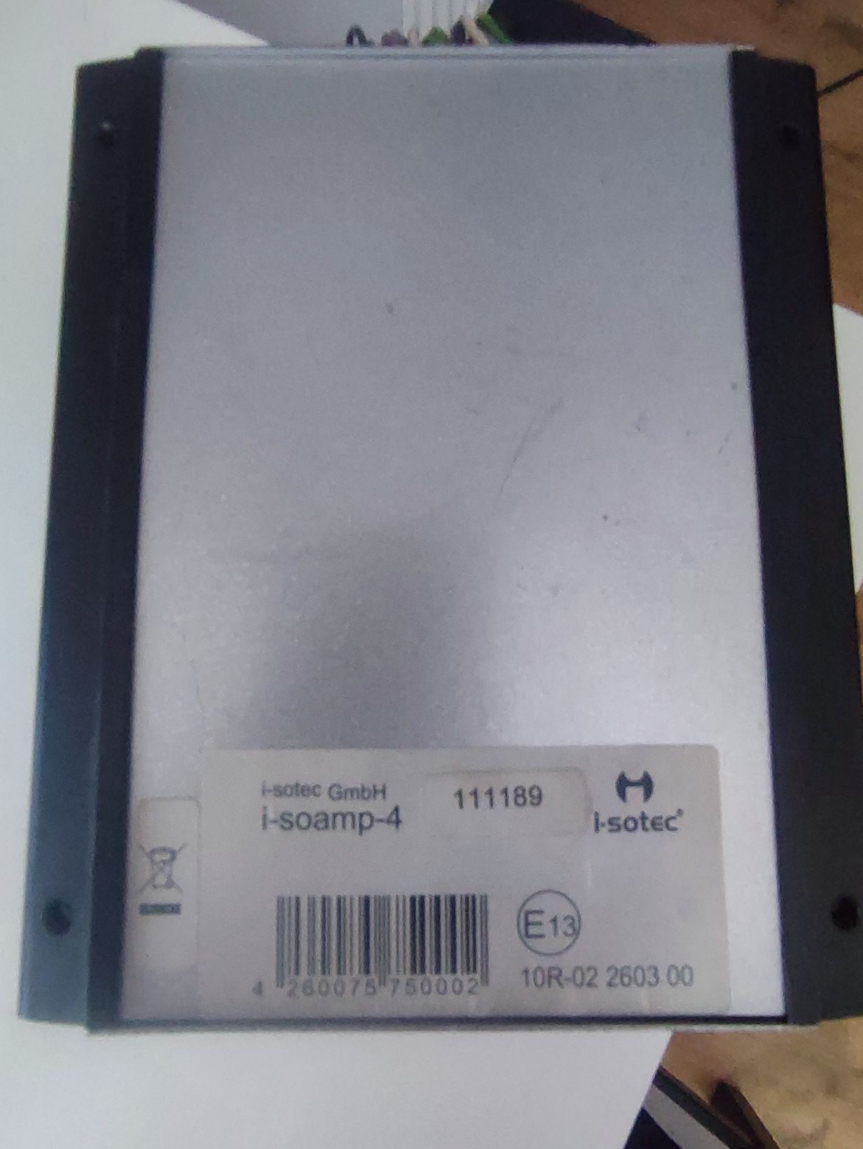 Wzmacniacz isotec isoamp 4 z kablami