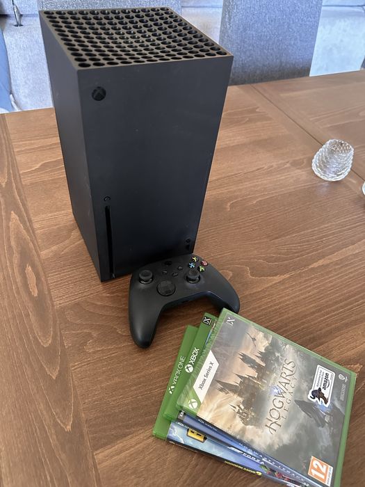 Xbox Series X + Comando + 3 Jogos