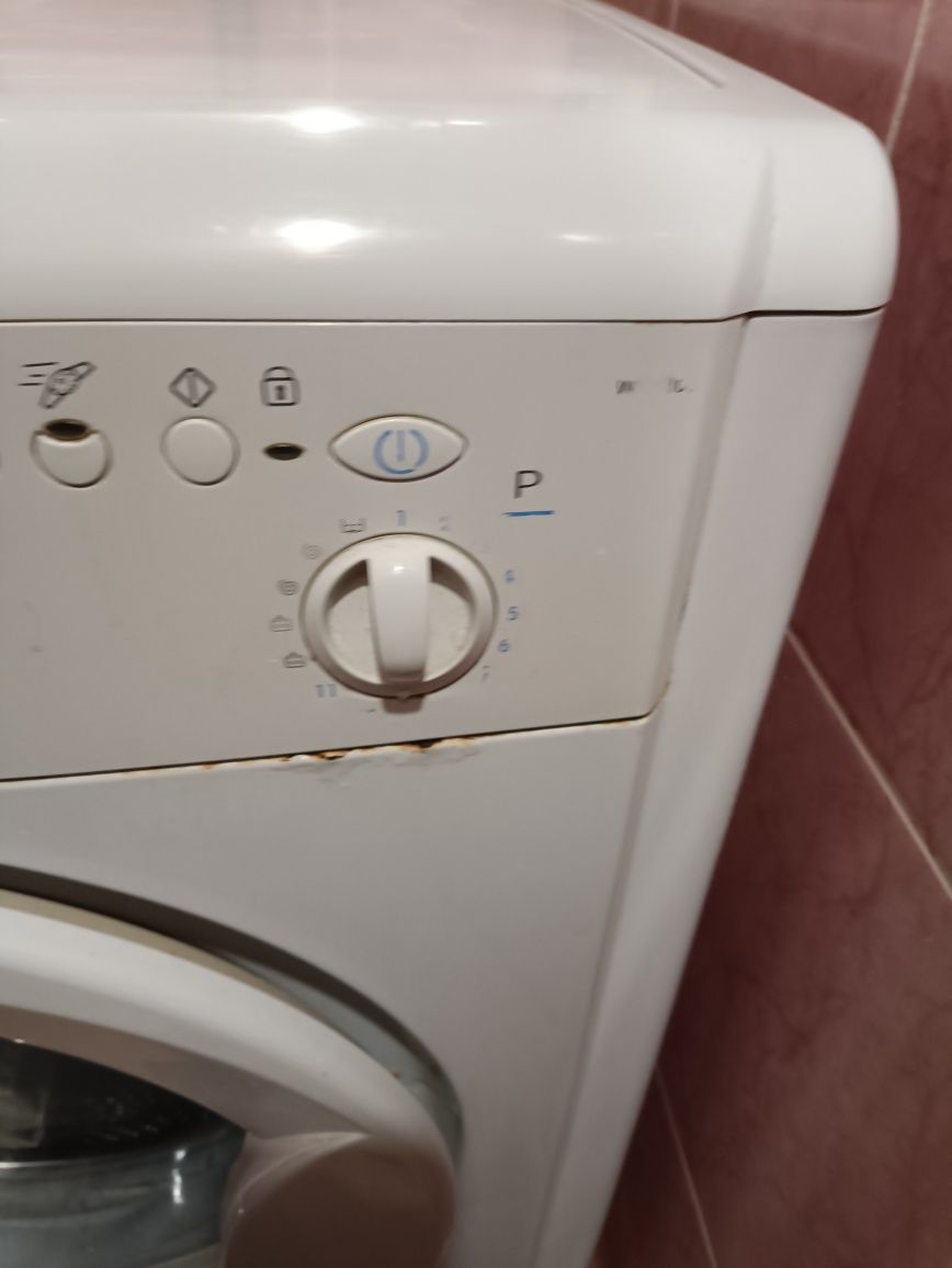 Машинка стиральная indesit
