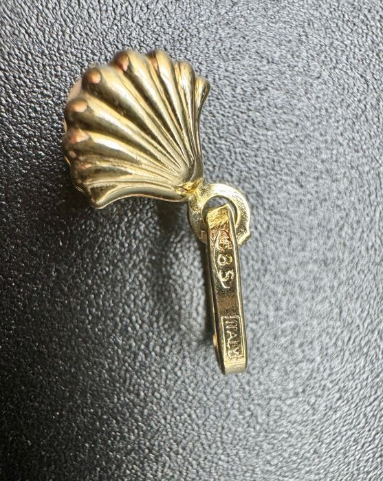 Złota przywieszka muszla z perłą, 14ct 585, waga: 0,55g