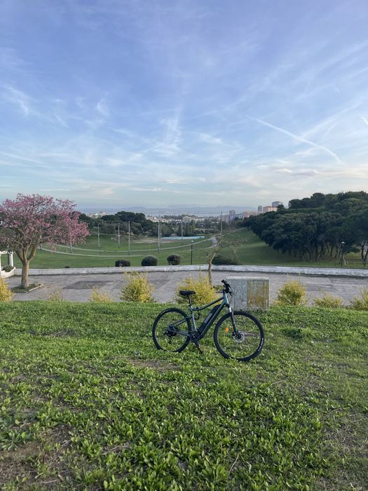 Bicicleta trekking elétrica Riverside 500E