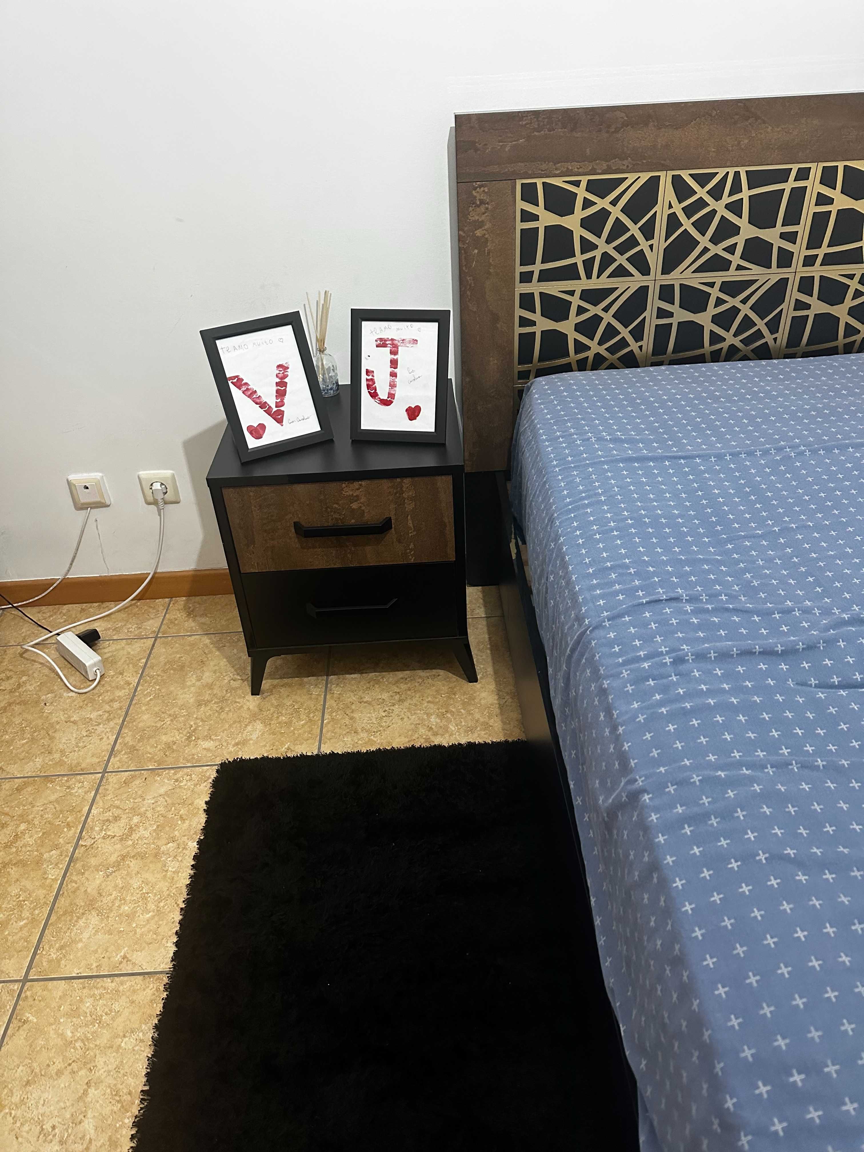 Jogo (SEMI NOVO) de quarto - Com design super moderno