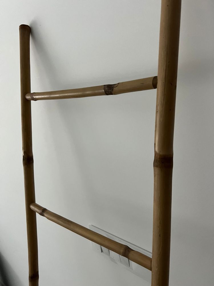 Toalheiro escada em Bambu   Em ótimo estado