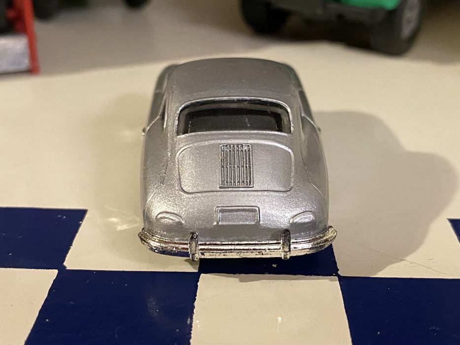 Porsche 356A 1/64 Maisto