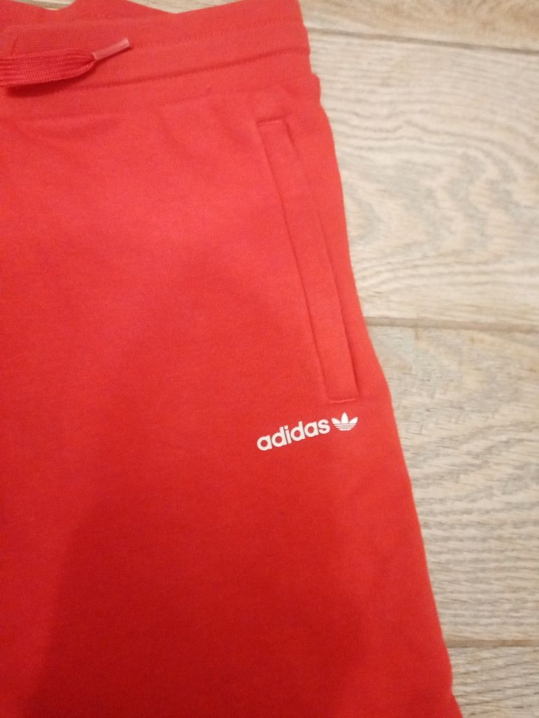 Шорти Adidas червоні