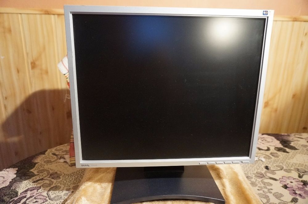 Монитор BENQ Q9T5 на 19"