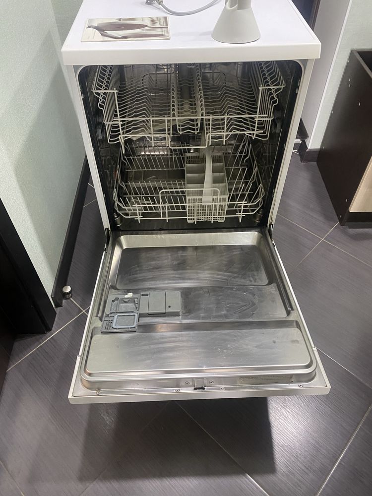 Посудомийна машина  Electrolux ESF 63021