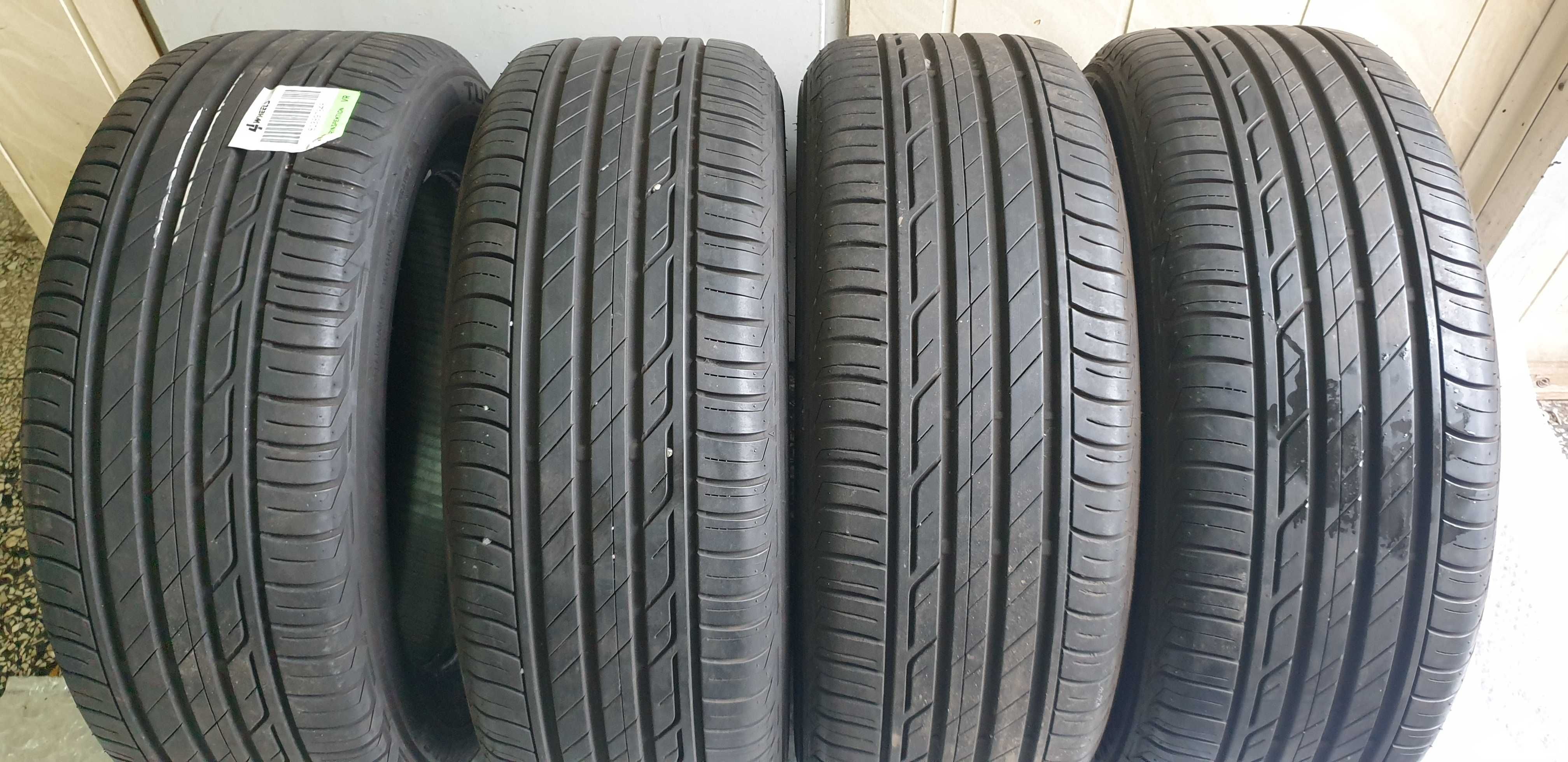 Bridgestone 215/55/17 komplet