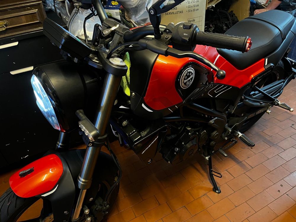 Benelli 125 ano 2022 com poucos KMs