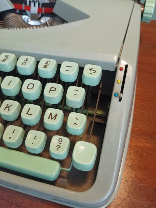 Máquina de escrever Hermes Baby