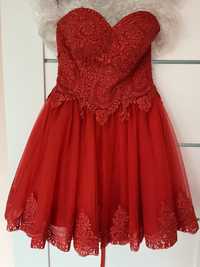 Czerwona gorsetowa sukienka