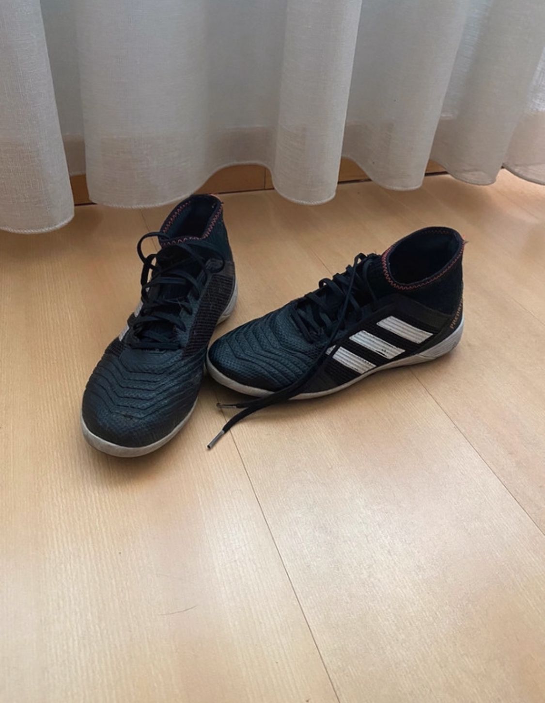 Sapatilhas pretas adidas para rapaz