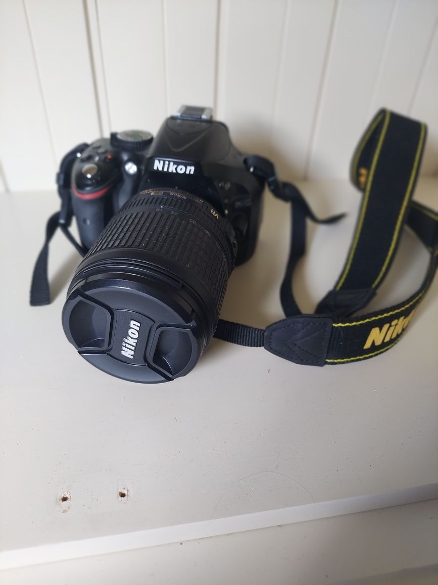Nikon D5200 body + obiektyw 18-105