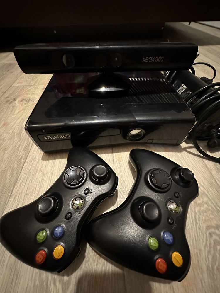 XBOX360/320g+кинект+2 джойстика