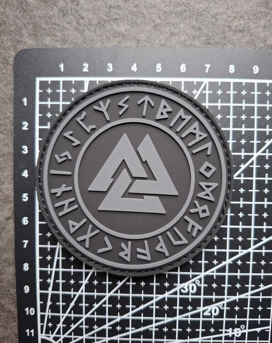 PVC naszywka Valknut z nordyckimi runami