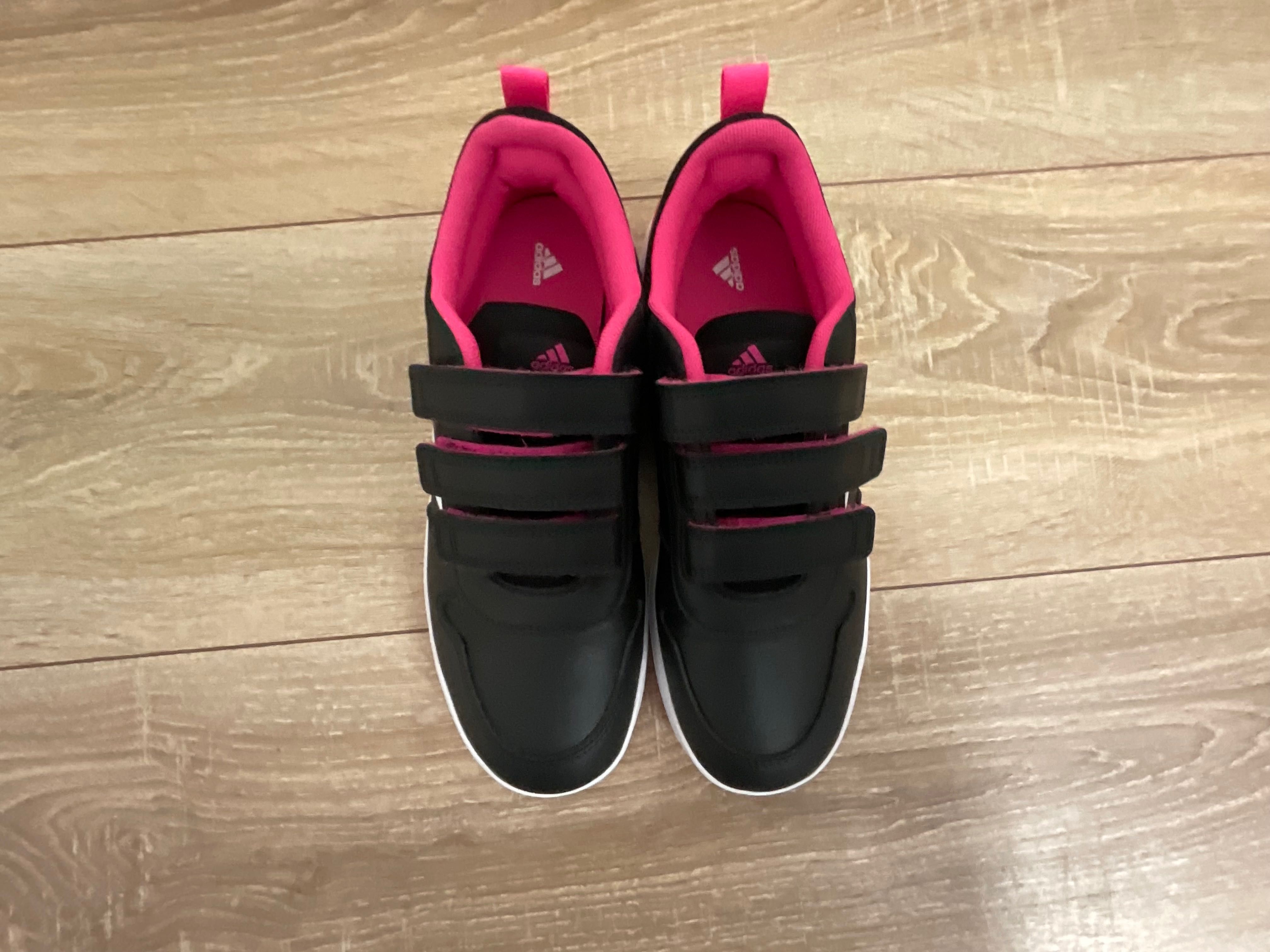 Adidas tensaur кросівки