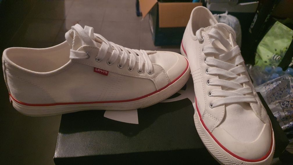 Sapatilhas Levi's, como novas