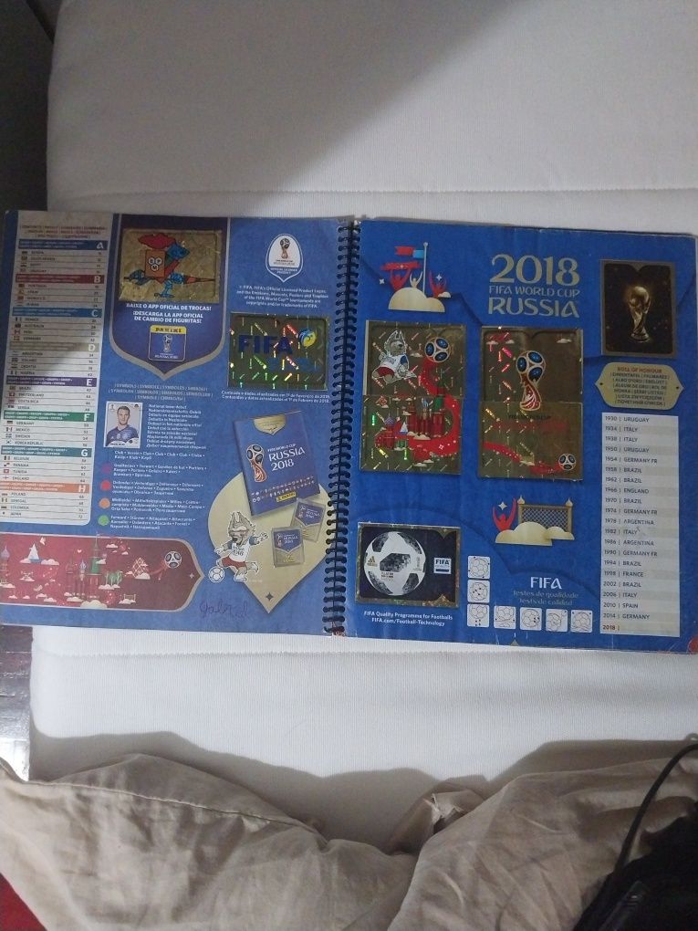 Álbum da copa do Mundo de 2018 completo.