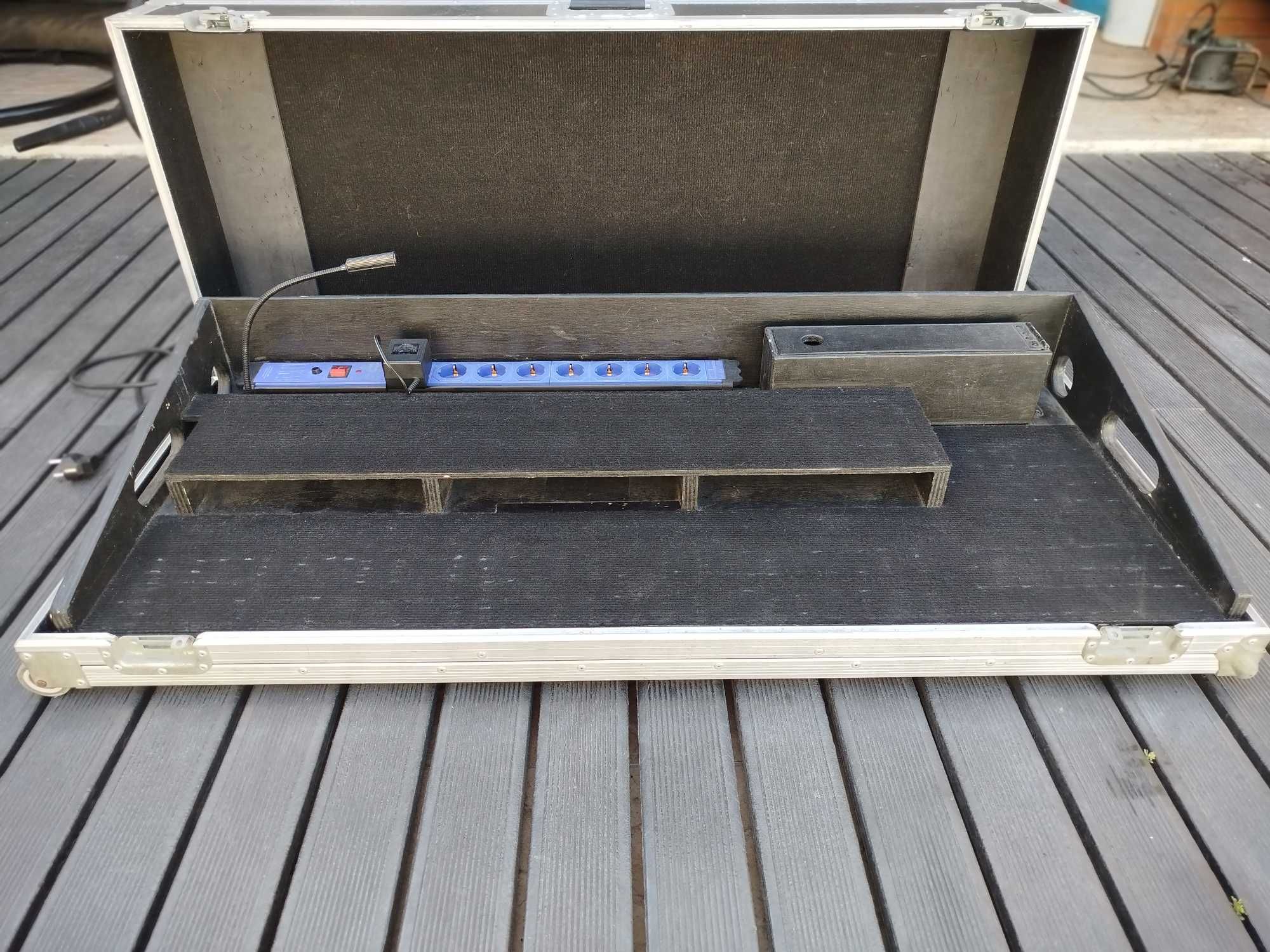 Pedaleira XXL com flightcase e saco
