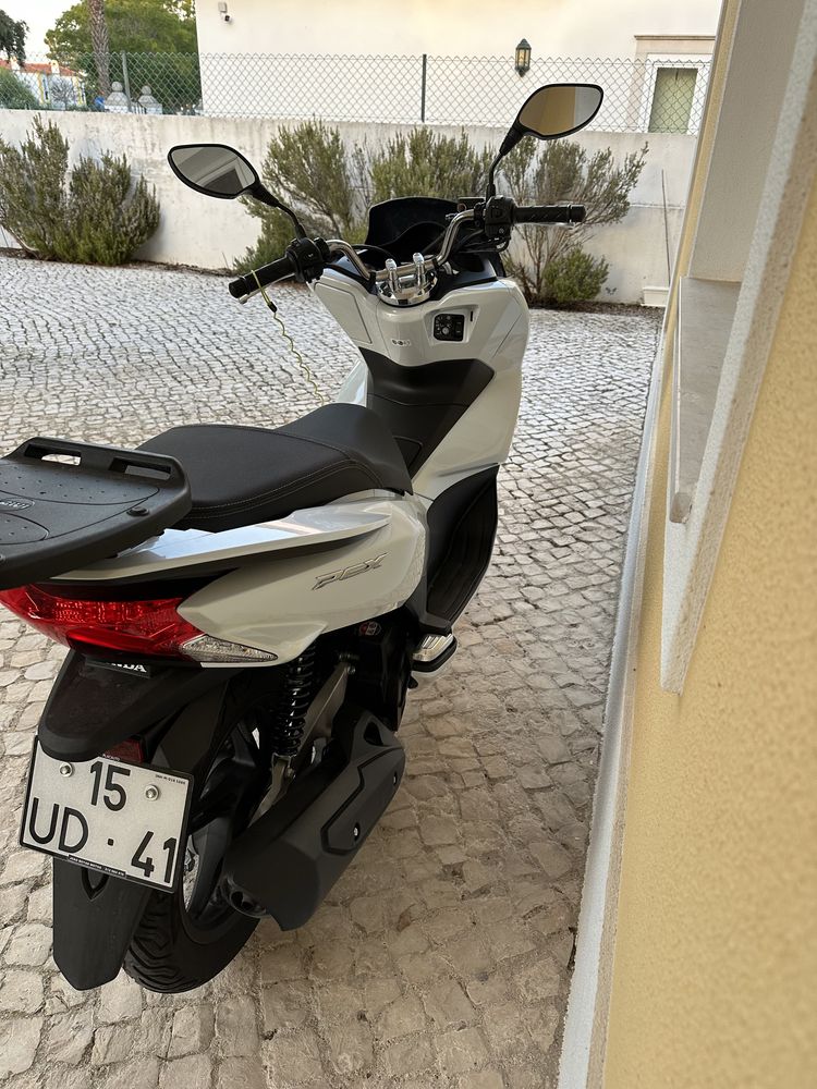 Honda PCX branca