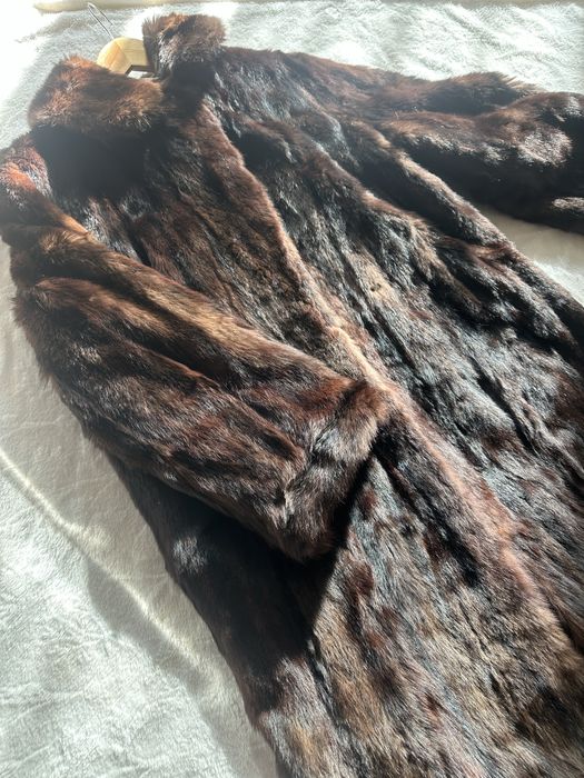 Długie futro naturalne czekoladowe z norki