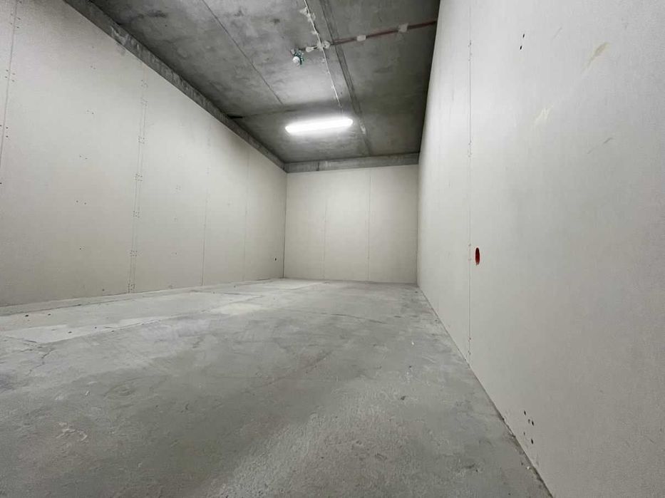 Pomieszczenie magazynowe z miejscem postojowym Łokietka 5 ok 52m2