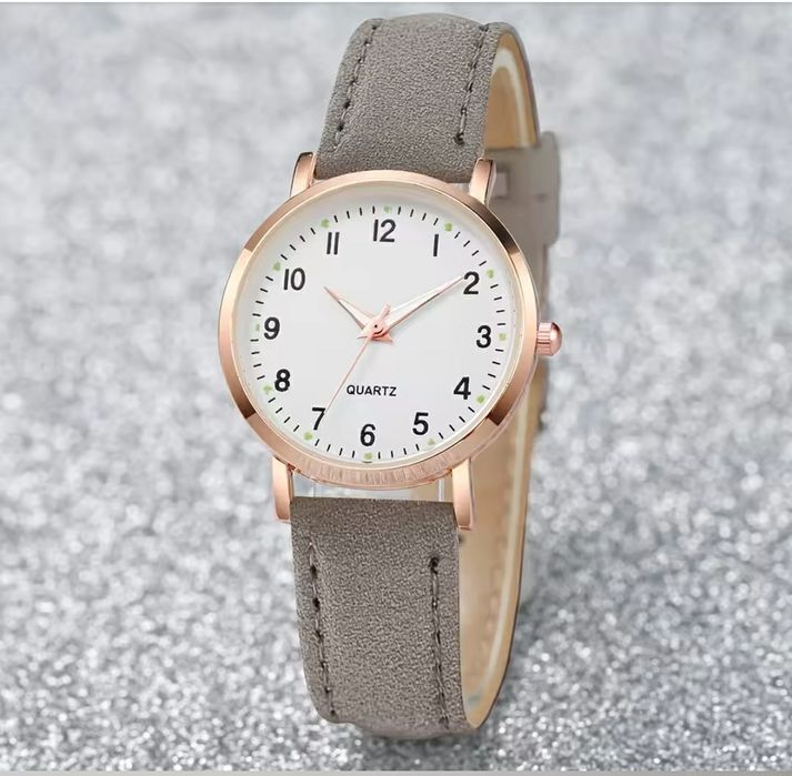 Komplet biżuterii plus zegarek ze skórzanym paskiem