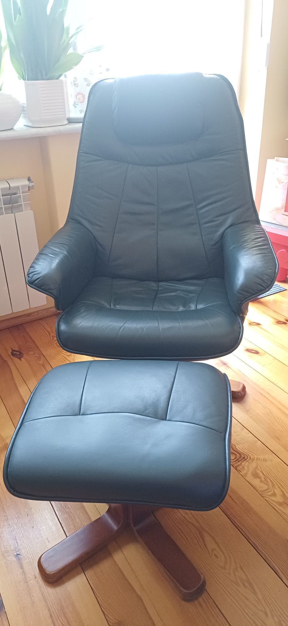 Fotel obrotowy relax z podnóżkiem
