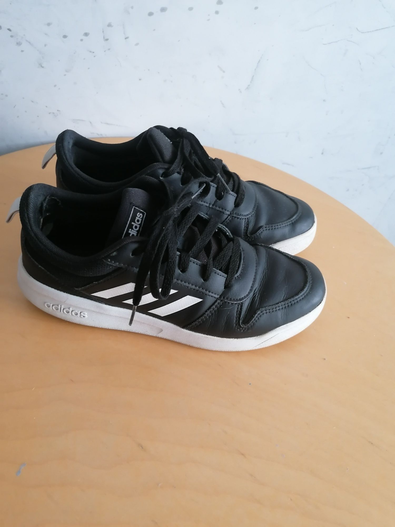 Adidasy firmy ADIDAS