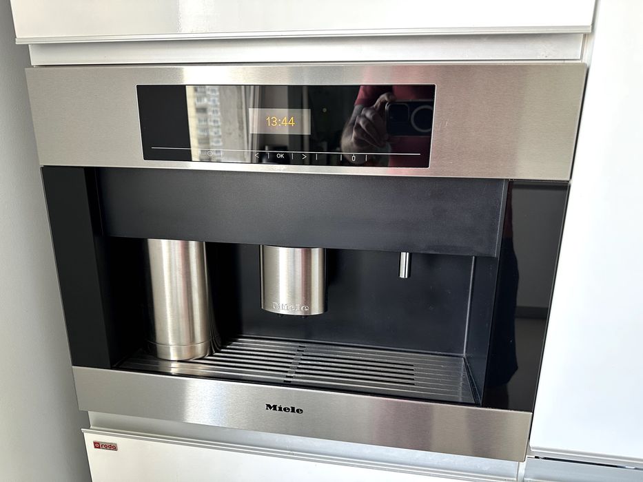 Вбудована кавомашина Miele CVA5060