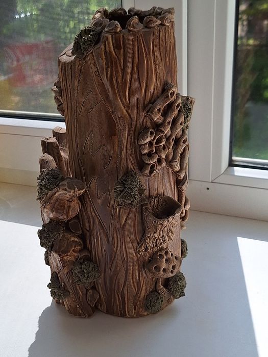 Глинянная ваза для цветов.