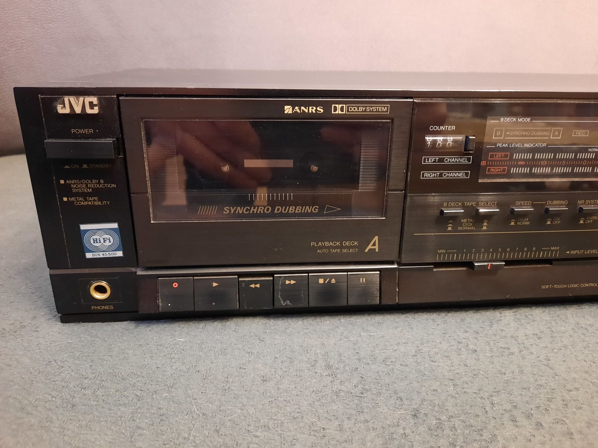 Magnetofon JVC TD-W111.