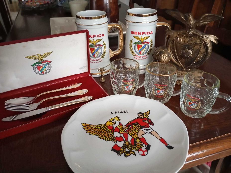 Vendo artigos benfica bom estado canecas talheres ect