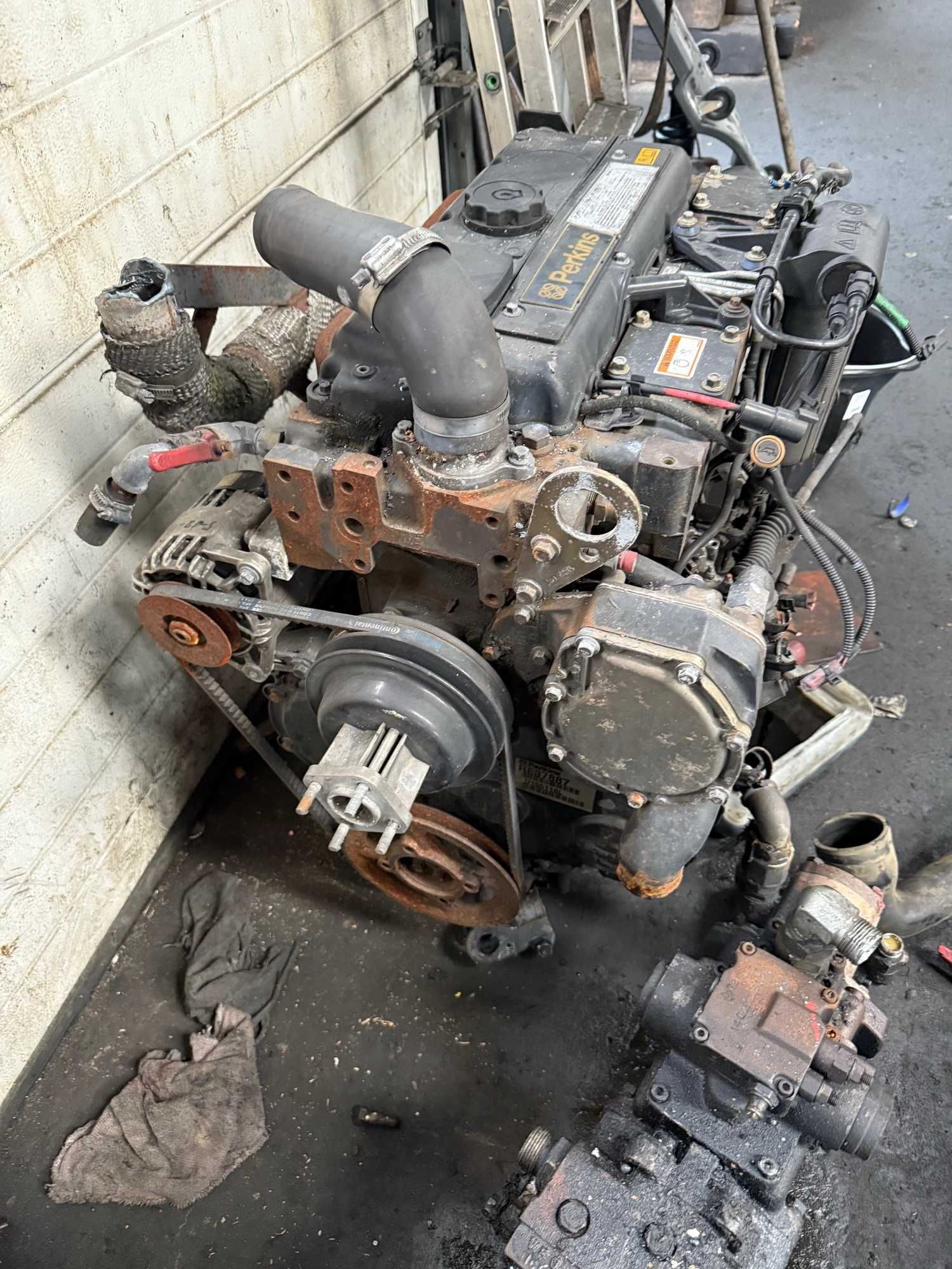 silnik 4-cylindrowy PERKINS 1104C 1104 RE37887 nowy typ moc ~100KM