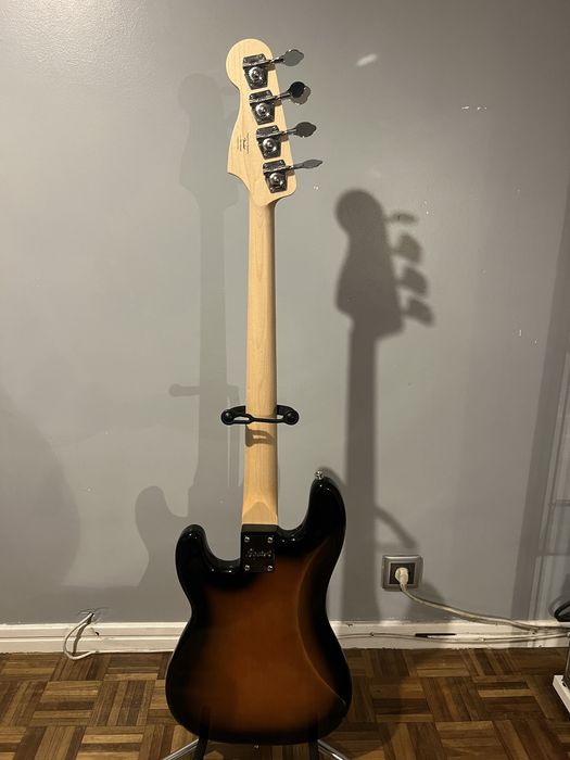 Fender squier sonic precision bass